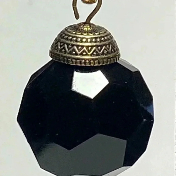 VINTAGE BEADED EARRINGS. NICE DETAIL. - Picture 5 of 8